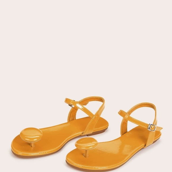 Women Toe Post Yellow Buckle Strap Flat Sandals US Sz 8.5 - Picture 5 of 7